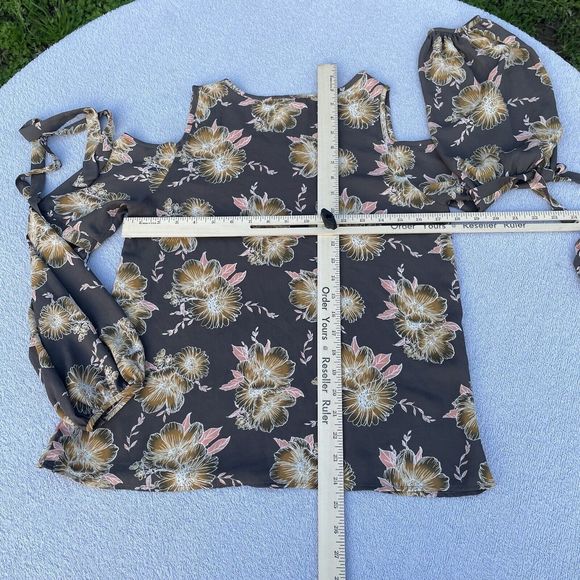 Sienna Sky Cold Shoulder Top Women's Size S Brown with Yellow Flowers Bow Sleeve - Picture 11 of 11